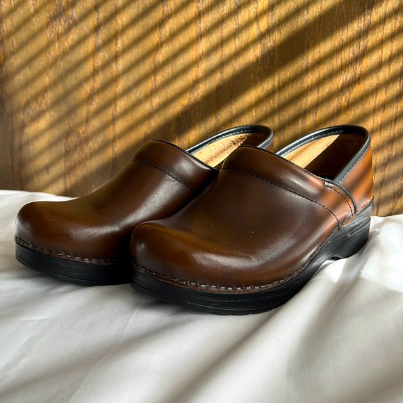 Dansko Shoes - Dansko clogs brown size 38